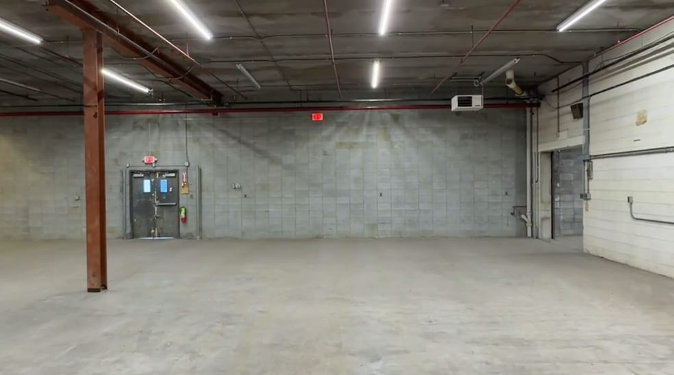 More Photos Of 36-60 Industrial pl, Middletown Manufacturing For Lease