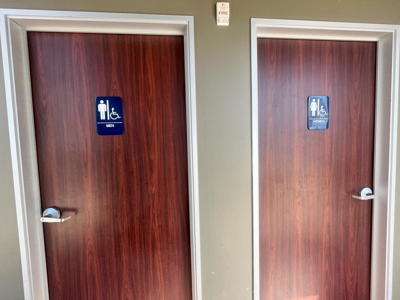 More Photos Of 303 S Water St, Henderson Office For Sale