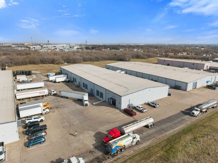 More Photos Of 812-814 Blue Mound Rd, Saginaw Warehouse For Lease