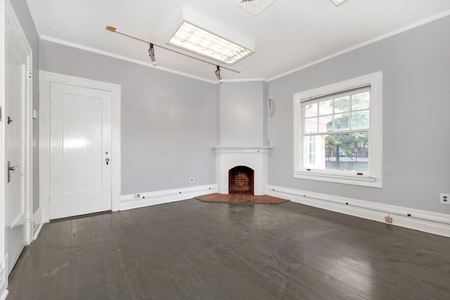 More Photos Of 1022 N Broadway, Yonkers Office For Lease