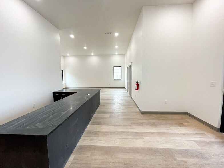 More Photos Of 6905 Alcove Ave, Lubbock Office For Sale