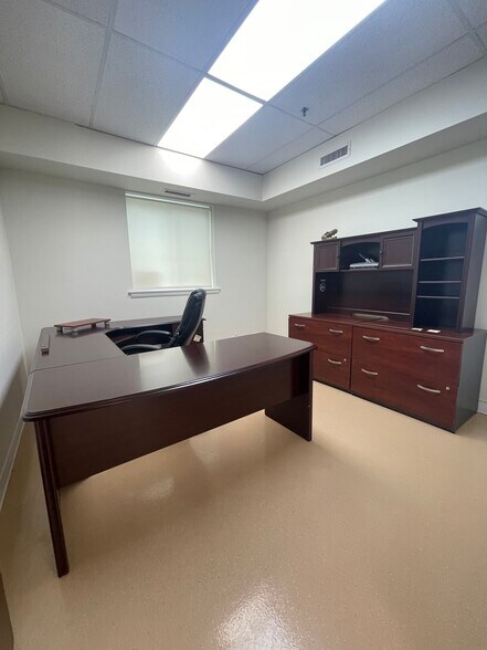 More Photos Of 2625 Gardner Rd, Broadview Warehouse For Lease