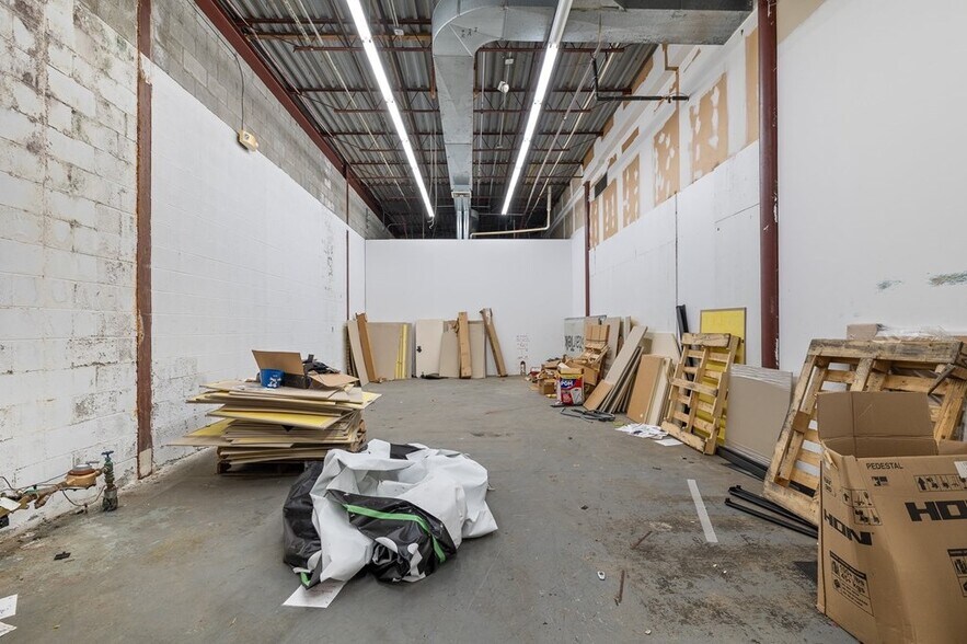More Photos Of 850-860 W 4th St, Mansfield Freestanding For Lease