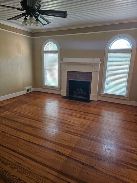 More Photos Of 124 Cedar Rd, Lexington Office For Lease
