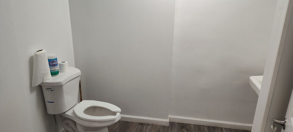 More Photos Of 12716 Buckeye Rd, Cleveland Restaurant For Sale