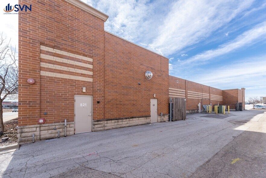 More Photos Of 805-821 N Randall Rd, Batavia Storefront For Lease