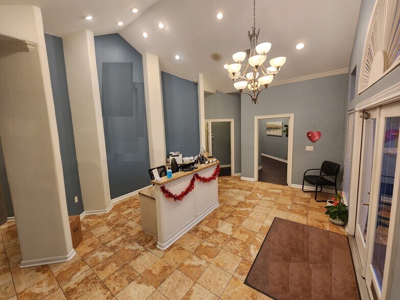 More Photos Of 225 E Edgewood Dr, Friendswood Hospital For Lease