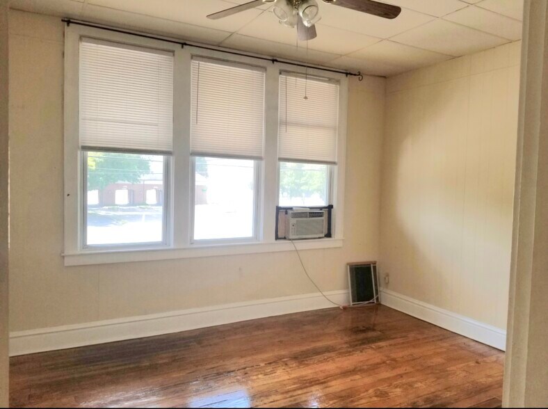 More Photos Of 212 20th St, Huntington Storefront Retail Residential For Sale