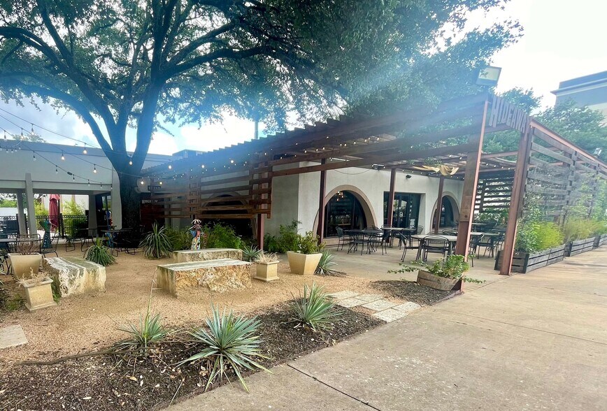 More Photos Of 4323 S Interstate 35, Austin Restaurant For Sale