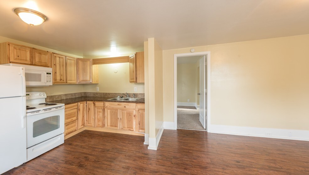 More Photos Of 108 SE 6th St, College Place Apartments For Sale