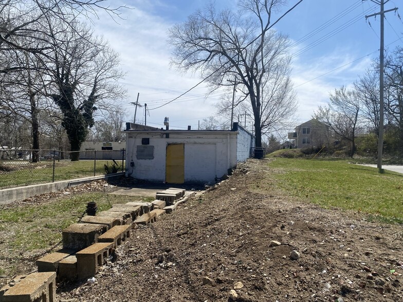 More Photos Of 1158 Quindaro Blvd, Kansas City Office For Sale