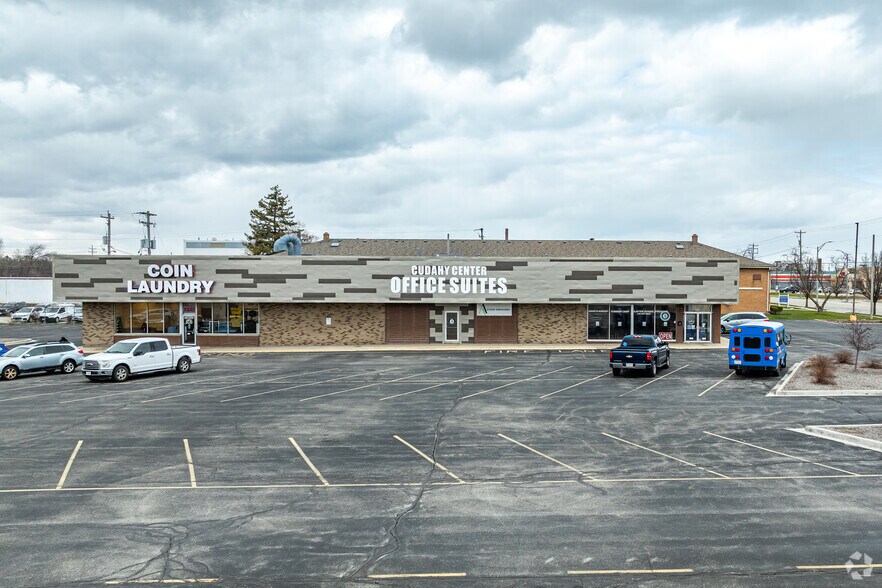 More Photos Of 5801-5885 S Packard Ave, Cudahy Unknown For Lease