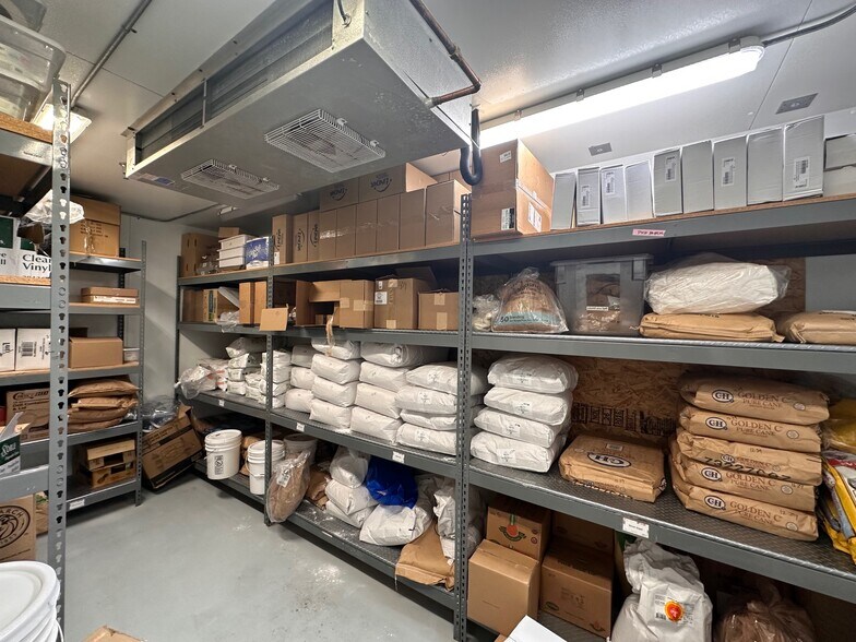 More Photos Of 1311 SE 7th Ave, Portland Restaurant For Lease