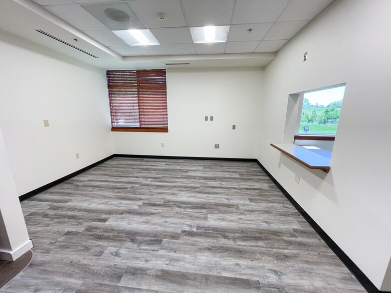 More Photos Of 4820 S Arrowhead Dr, Independence Medical For Lease