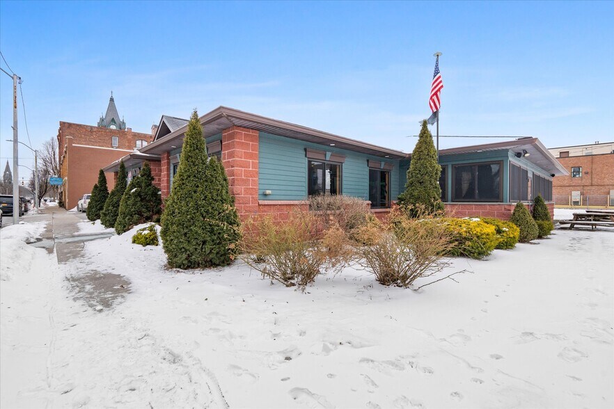 More Photos Of 212 Main St, Oneida General Retail For Sale