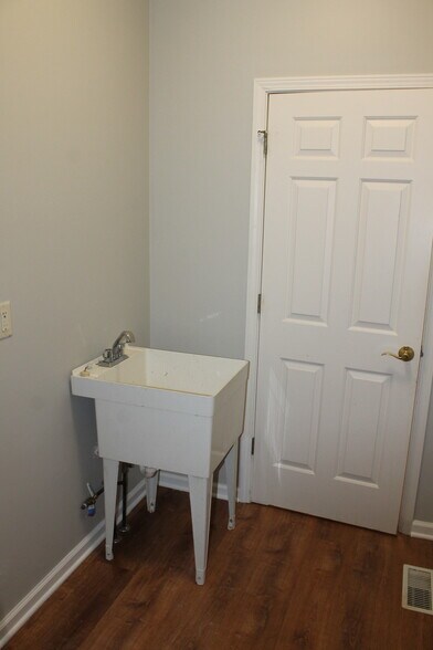 More Photos Of 410 E State St, Geneva Office For Lease