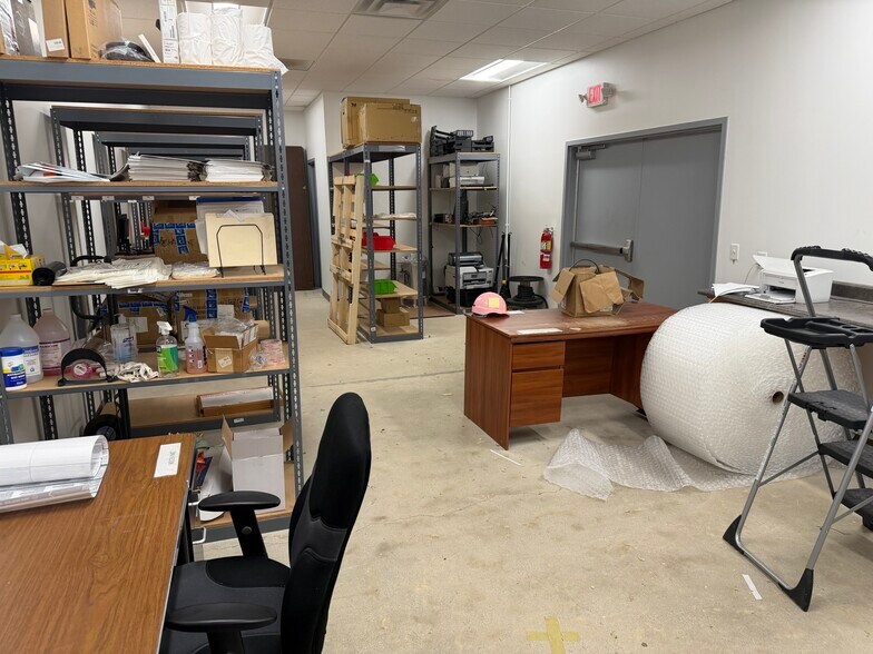 More Photos Of 4055 W Dickman Rd, Springfield Storefront Retail Office For Sale