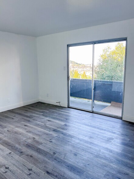 More Photos Of 448 Tewksbury Ave, Richmond Apartments For Sale