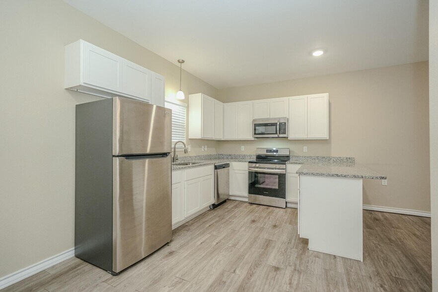 More Photos Of 8133 W 7th St, Texarkana Apartments For Sale