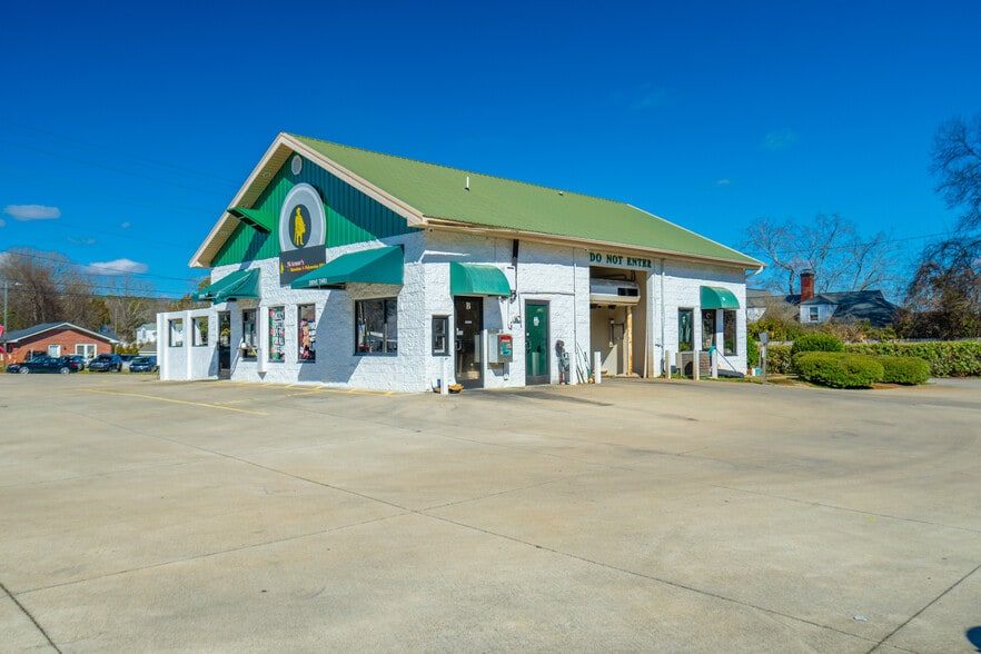 More Photos Of 517 West St, Pittsboro Freestanding For Sale