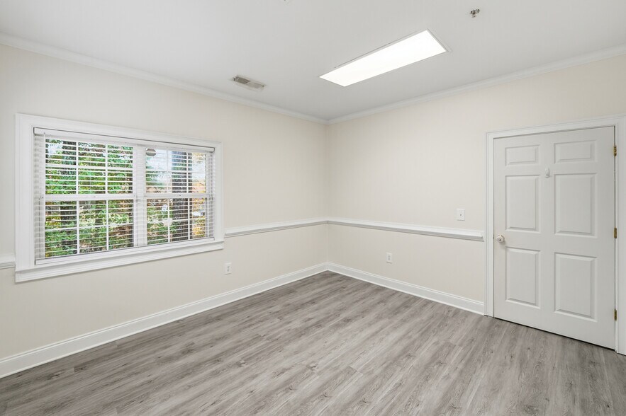 More Photos Of 103 Weatherstone Dr, Woodstock Medical For Lease