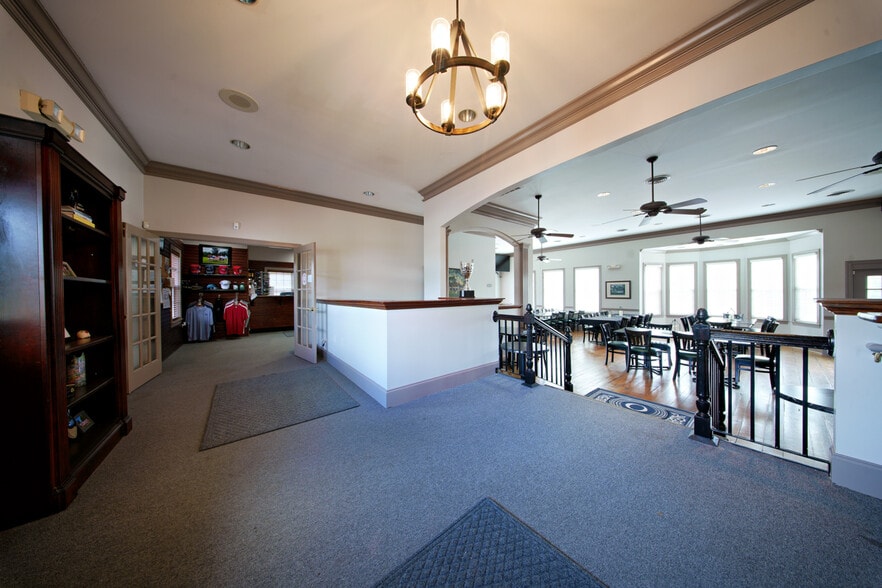 More Photos Of 128 Oakview Club Dr, Macon-Bibb Golf Course Driving Range For Sale