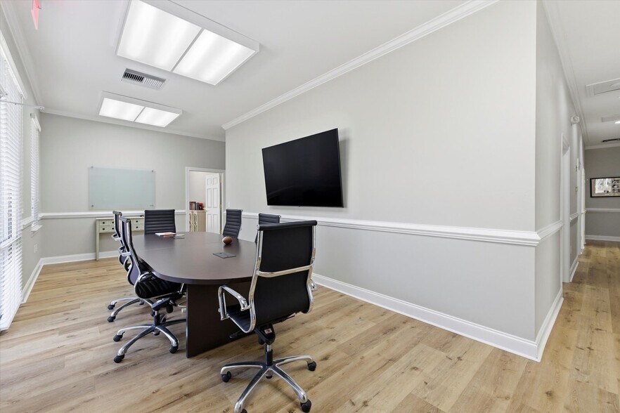 More Photos Of 1574 Village Square Blvd, Tallahassee Office For Lease