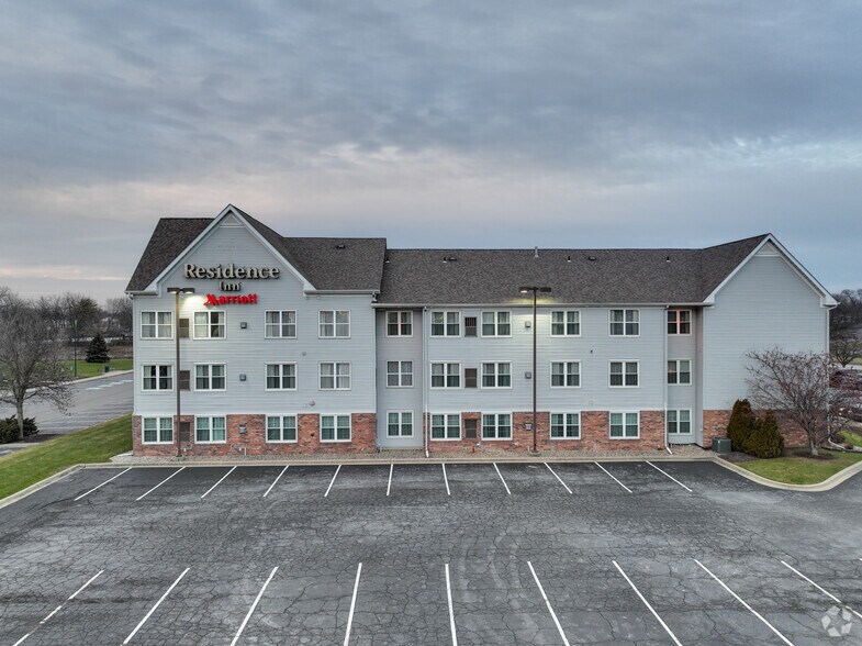More Photos Of 8018 Delaware Pl, Merrillville Hotel For Sale