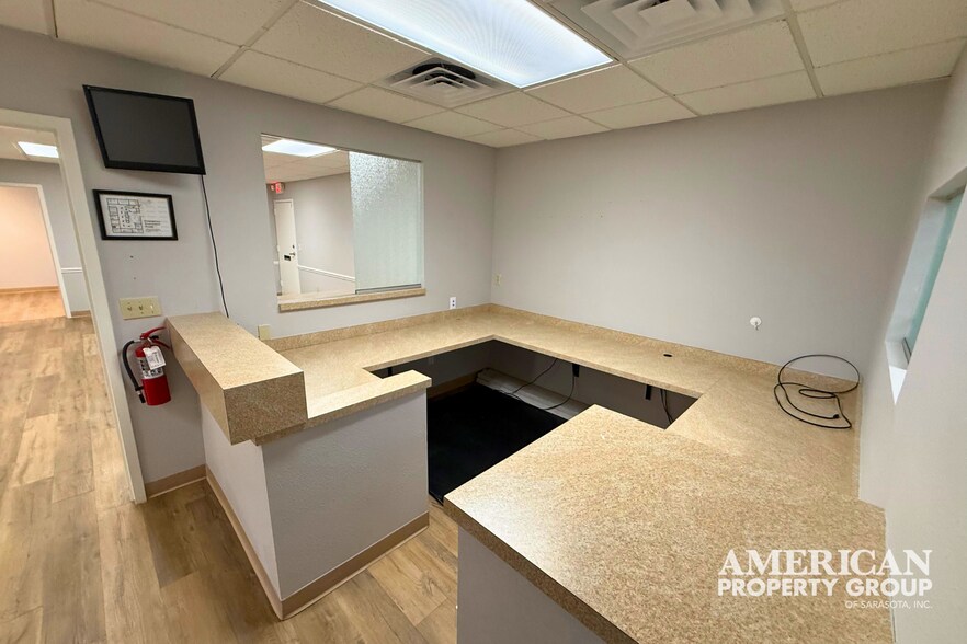 More Photos Of 201 4th Ave, Bradenton Medical For Sale