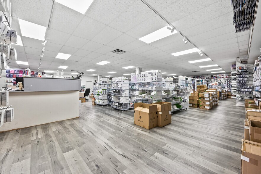 More Photos Of 59-48 55th St, Maspeth Manufacturing For Sale