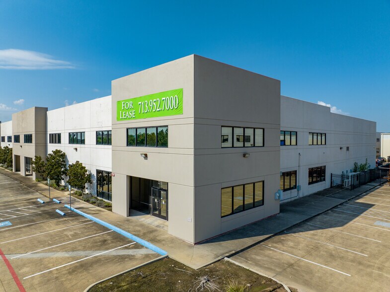 More Photos Of 5655 W Sam Houston Pky N, Houston Unknown For Lease