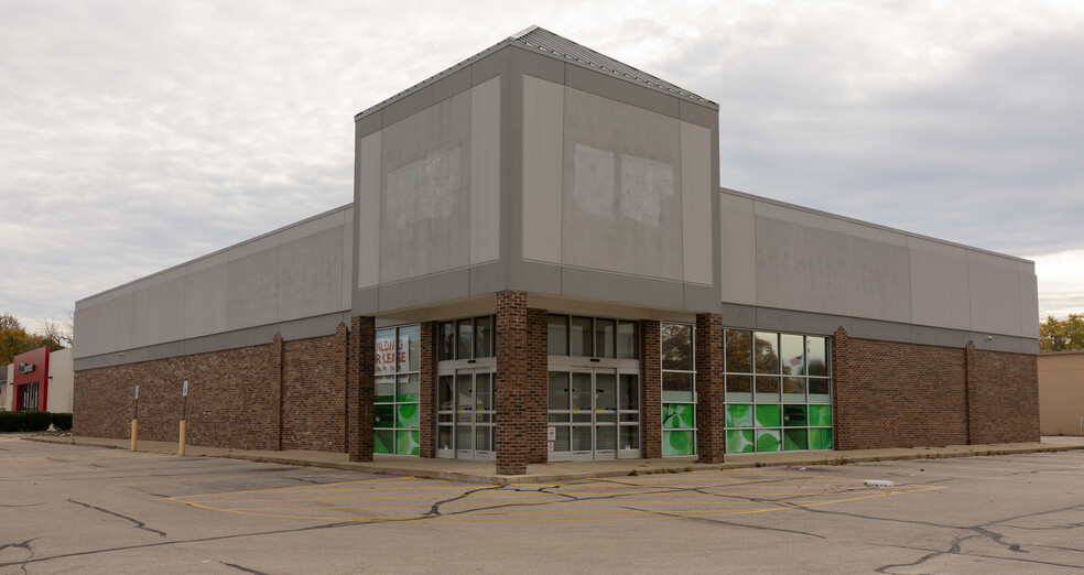 Primary Photo Of 437 N Wolf Creek St, Brookville Drugstore For Lease