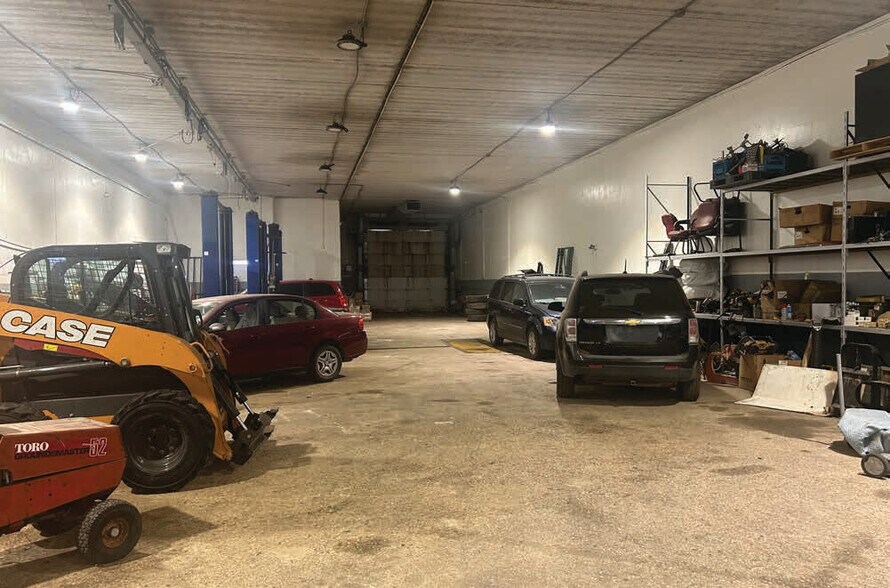 More Photos Of 1075 Notre Dame Av, Winnipeg Auto Repair For Lease