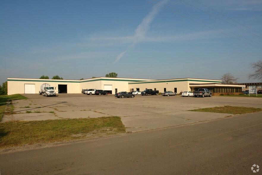 Primary Photo Of 15720 NE Lincoln St, Andover Manufacturing For Lease