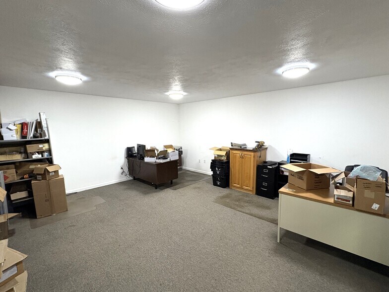 More Photos Of 1005 3rd St, Osceola Manufacturing For Sale