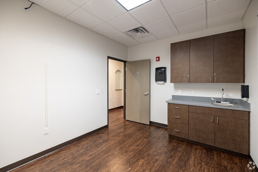 More Photos Of 13774 Plantation Rd, Fort Myers Medical For Lease