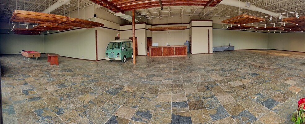 More Photos Of 1696 Sunrise Hwy, Bay Shore Storefront For Lease