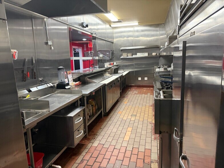 More Photos Of 1525 W Avenue K, Lancaster Restaurant For Lease