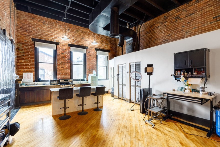 More Photos Of 1814 E Franklin St, Richmond Office Residential For Sale