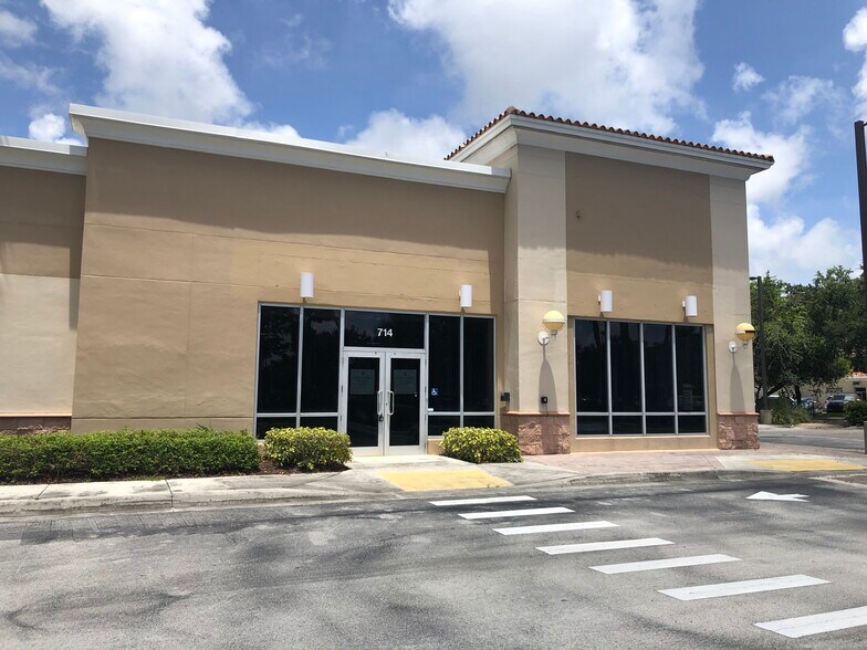 More Photos Of 690-698 Yamato Rd, Boca Raton Unknown For Lease