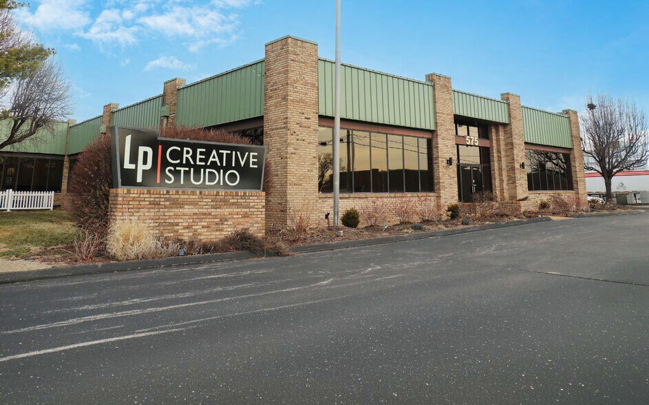 Primary Photo Of 575 Rudder Rd, Fenton Flex For Sale