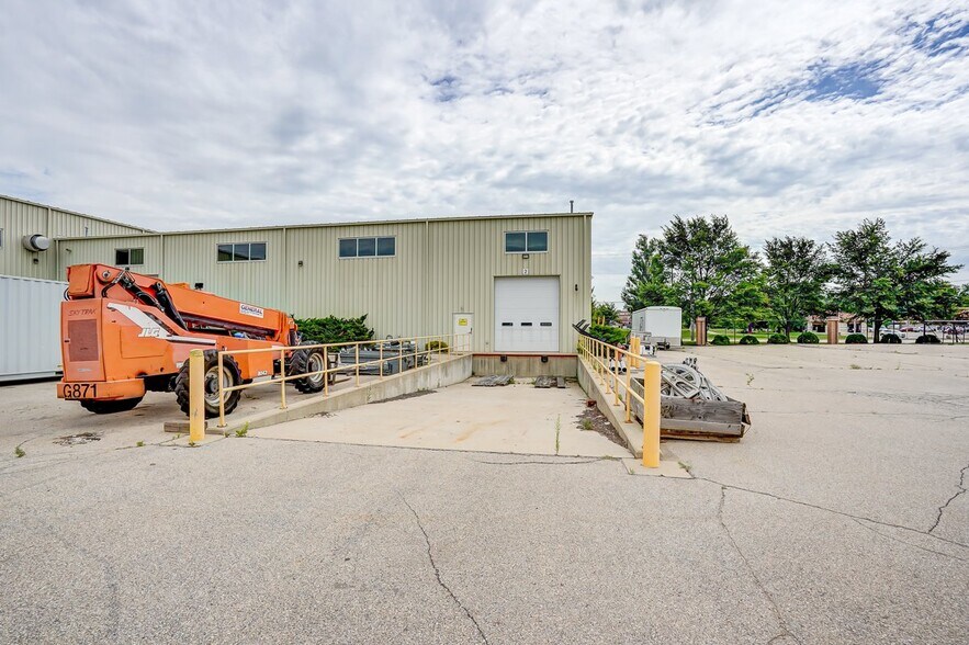 More Photos Of 2180 Pennsylvania Ave, Madison Showroom For Sale