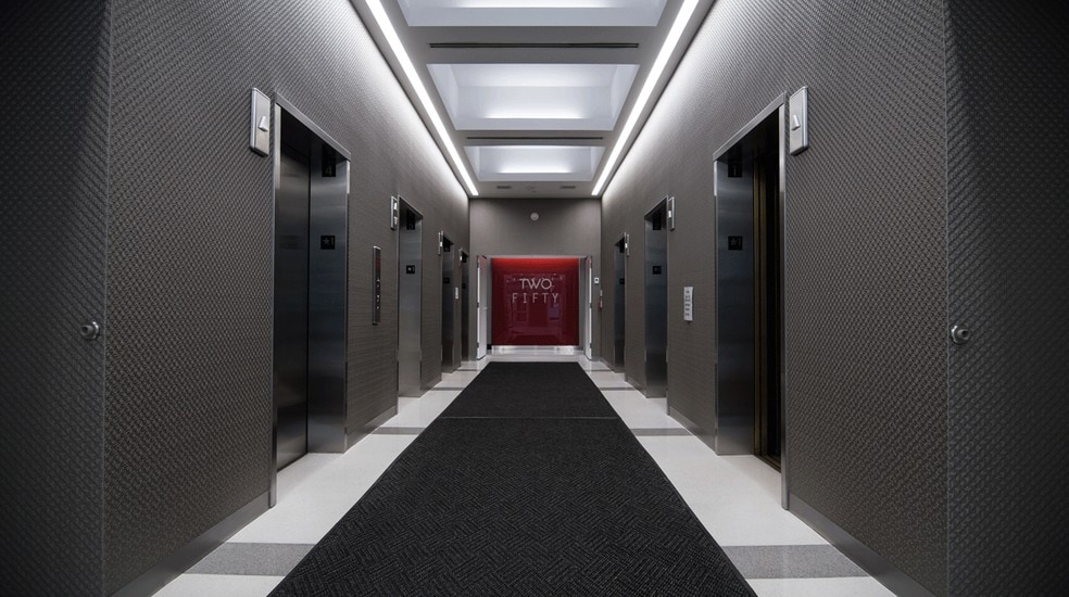 More Photos Of 250 E Wisconsin Ave, Milwaukee Coworking Space