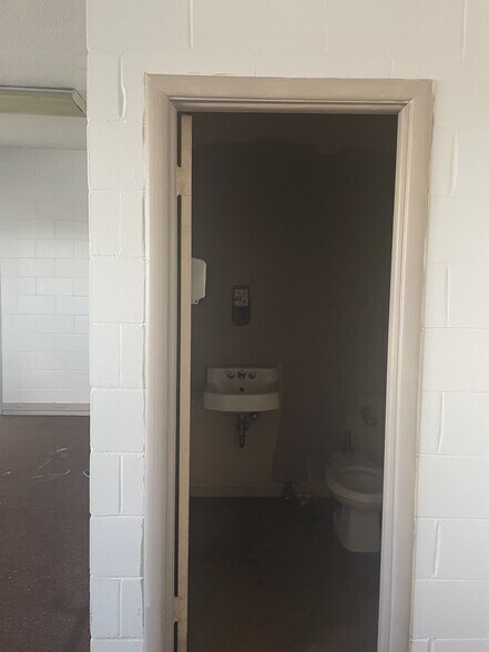 More Photos Of 1216 W Amelia St, Orlando Distribution For Lease