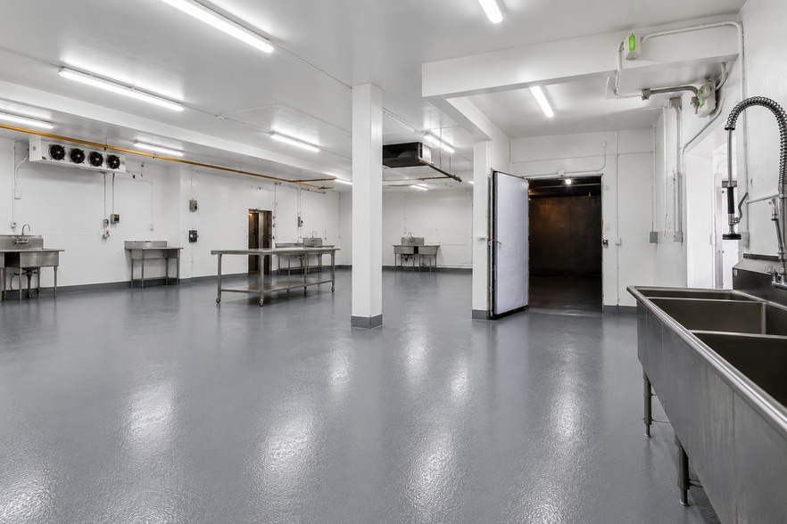 Primary Photo Of 10650-10658 Burbank Blvd, North Hollywood Food Processing For Lease