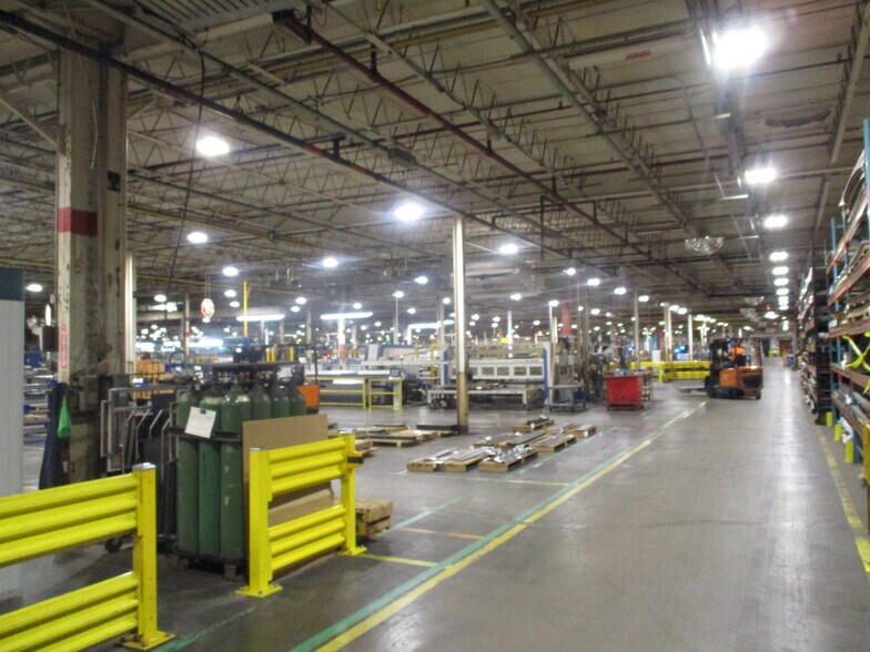 More Photos Of 2800 Estes St, Norton Shores Manufacturing For Sale