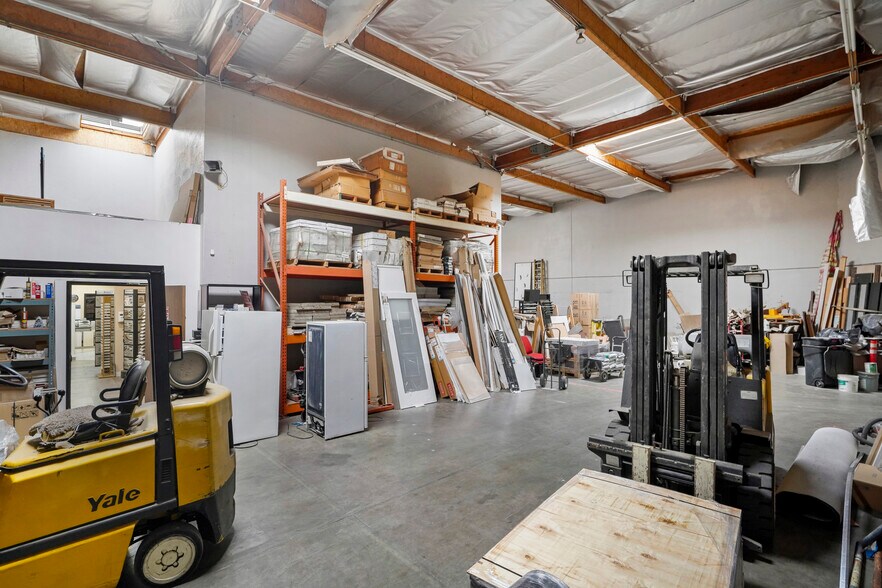 More Photos Of 1301 Foothill Blvd, Azusa Warehouse For Lease