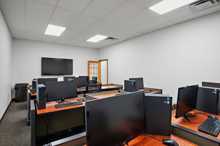 More Photos Of 220-222 W 2nd St, Pueblo Light Manufacturing For Lease