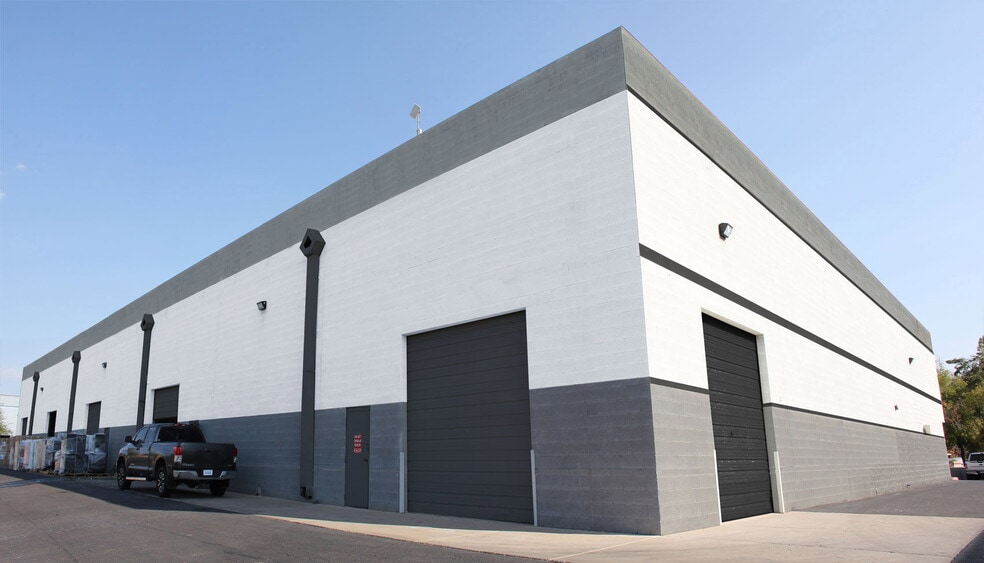 More Photos Of 1730 W Sunrise Blvd, Gilbert Warehouse For Lease