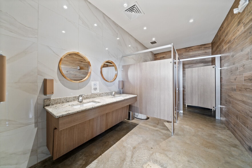 More Photos Of 4236 Laguna Shores Rd, Corpus Christi General Retail For Sale